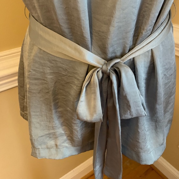 Gray ruffle front sleeveless top - Picture 4 of 7
